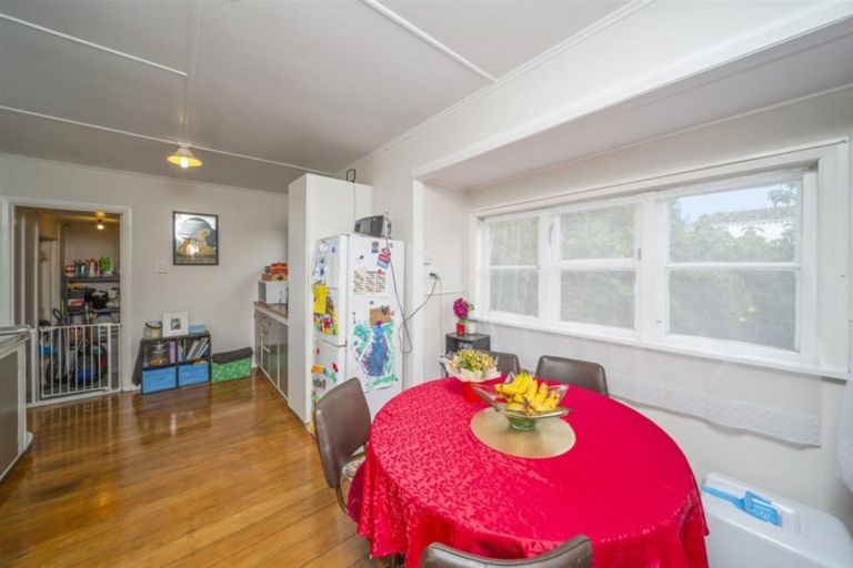 Photo of property in 2 Gladstone Street, Hawera, 4610