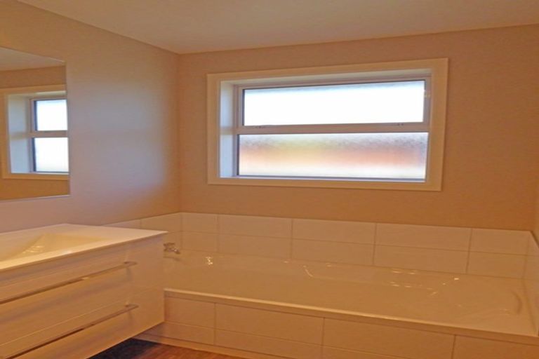 Photo of property in 57 Denise Crescent, Hornby, Christchurch, 8042