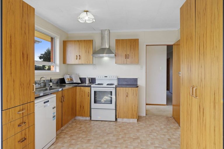 Photo of property in 11 Cumberland Street, Merrilands, New Plymouth, 4312