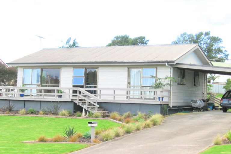 Photo of property in 33 Jelas Road, Red Beach, 0932