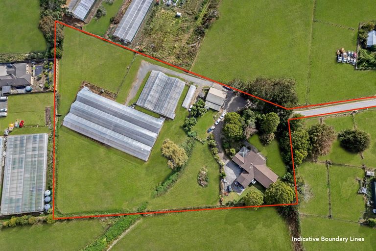 Photo of property in 215 Waihoehoe Road, Drury, 2577