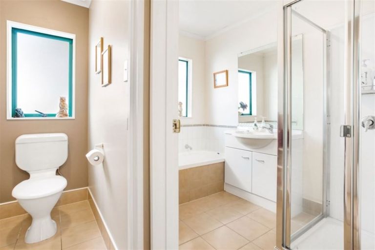 Photo of property in 9 Toledo Avenue, Henderson, Auckland, 0612
