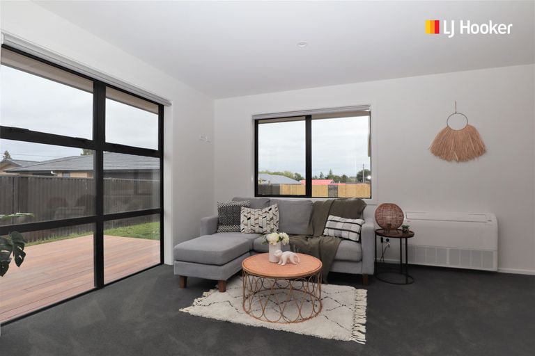 Photo of property in 5 North Foreland Street, Waihola, Milton, 9073