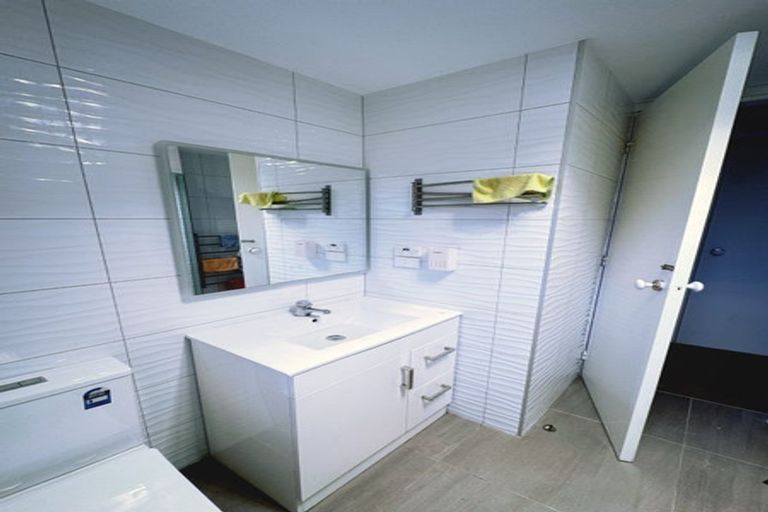 Photo of property in 1/14 Thalia Place, Totara Vale, Auckland, 0629