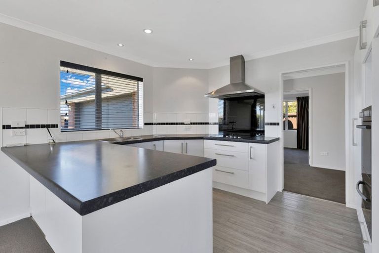 Photo of property in 9 Walnut Way, Rangiora, 7400