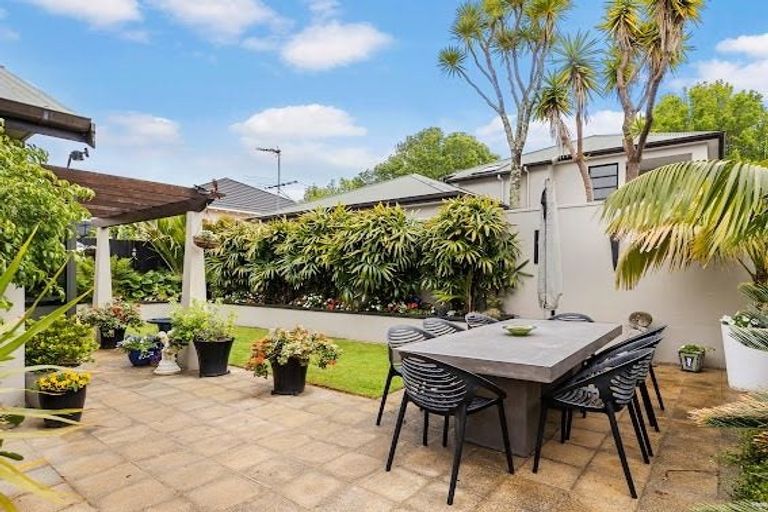 Photo of property in 49b Dignan Street, Point Chevalier, Auckland, 1022