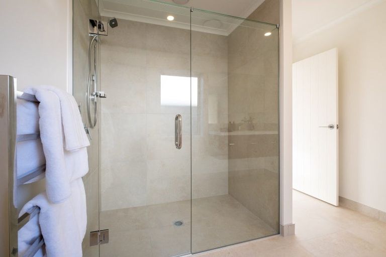 Photo of property in 76 Pelorus Avenue, Poraiti, Napier, 4112