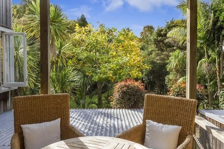 Photo of property in 34 Sandown Road, Rothesay Bay, Auckland, 0630