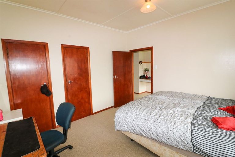 Photo of property in 3 Edward Street, Dannevirke, 4930