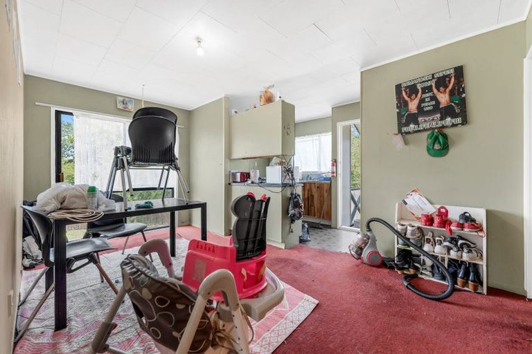 Photo of property in 14 Mile Place, Henderson, Auckland, 0612