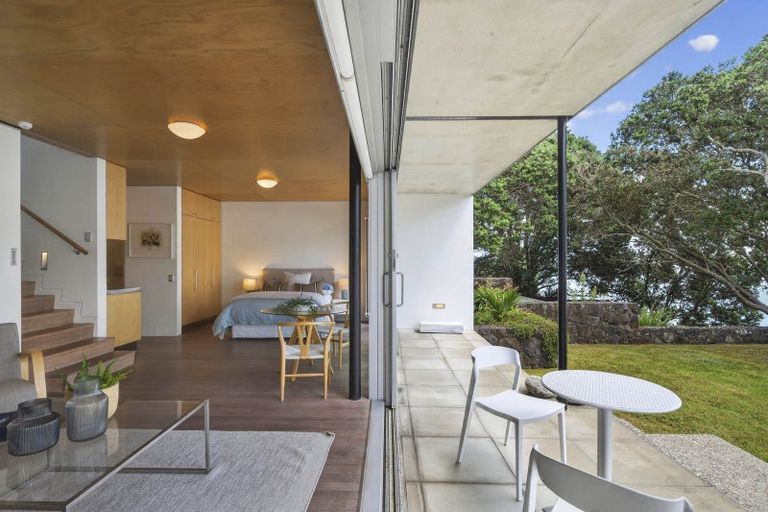 Photo of property in 94 Stanley Point Road, Stanley Point, Auckland, 0624