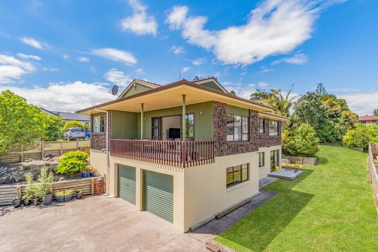 Photo of property in 10a Millbrook Road, Henderson, Auckland, 0612