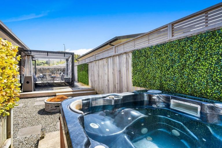 Photo of property in 19 Sunstone Crescent, Brown Owl, Upper Hutt, 5018
