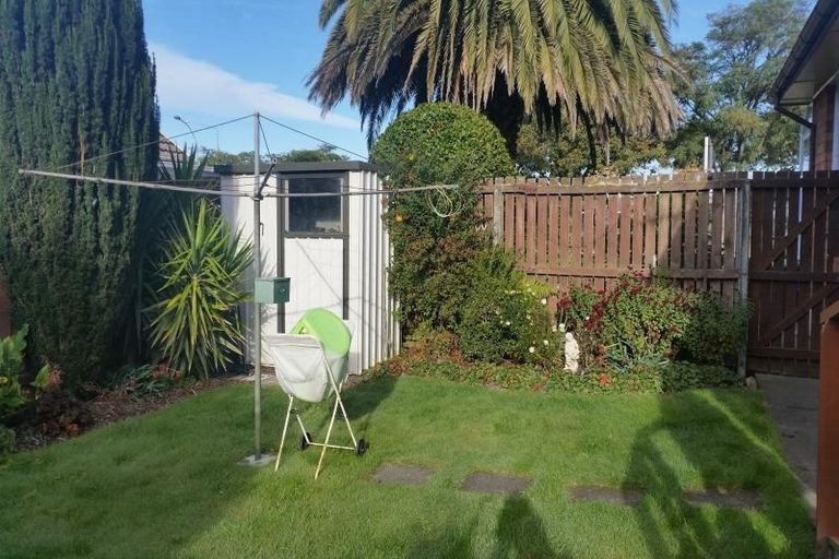 Photo of property in 2/4 Lomax Place, Islington, Christchurch, 8042
