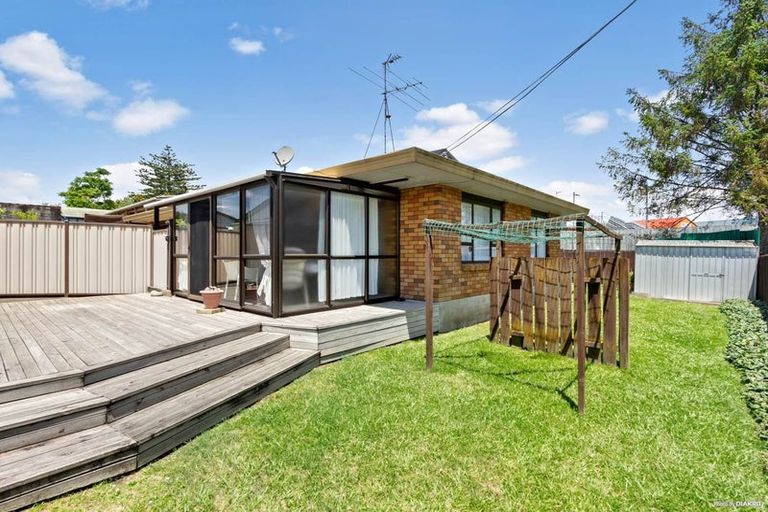 Photo of property in 2/9 Clayburn Road, Glen Eden, Auckland, 0602