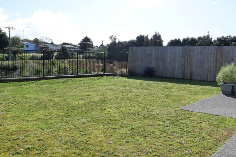 Photo of property in 36 Koru Loop, Paraparaumu, 5032