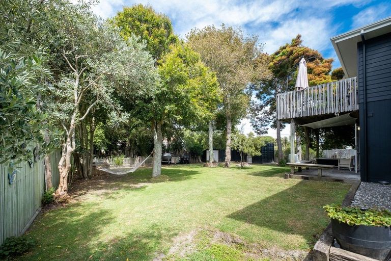 Photo of property in 6 Wellwood Terrace, Te Awanga, 4102