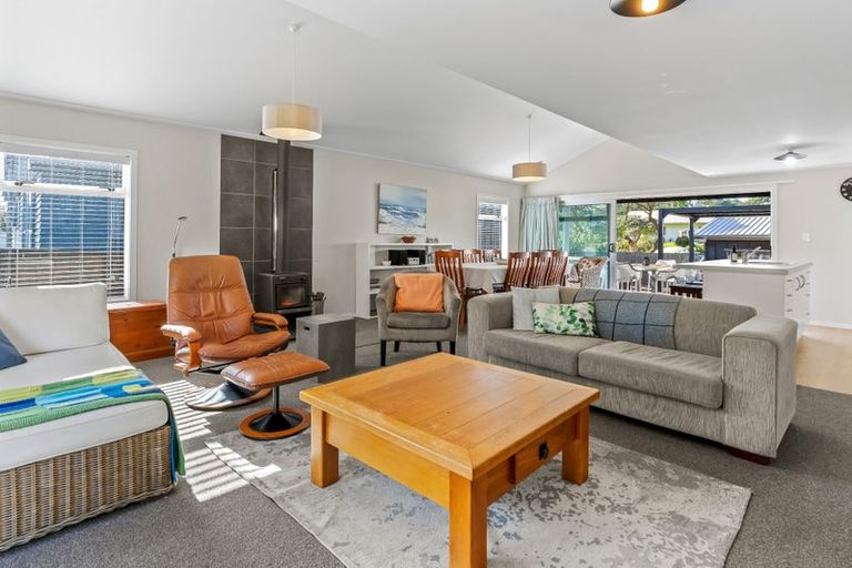 Photo of property in 6 Kent Avenue, Waitarere Beach, Levin, 5510
