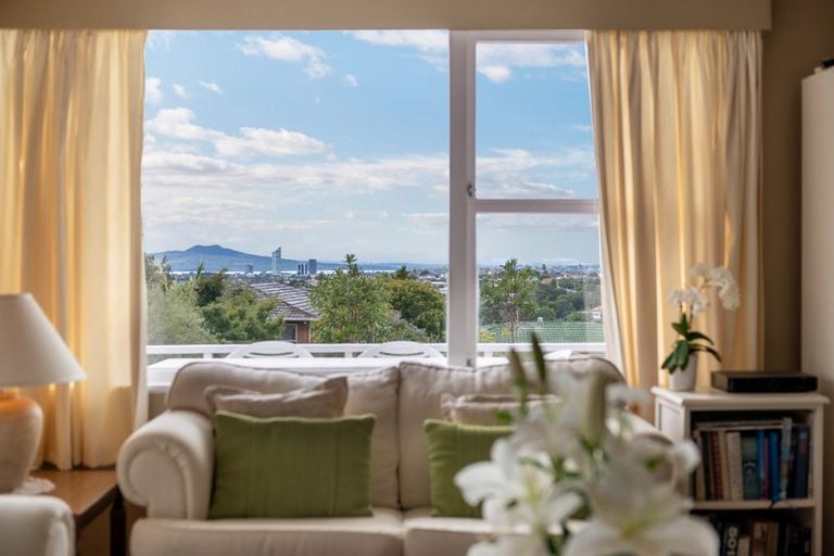 Photo of property in 29 High Road, Glenfield, Auckland, 0629