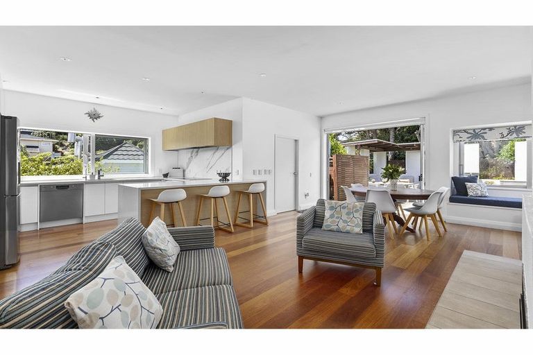 Photo of property in 26 Waru Street, Khandallah, Wellington, 6035