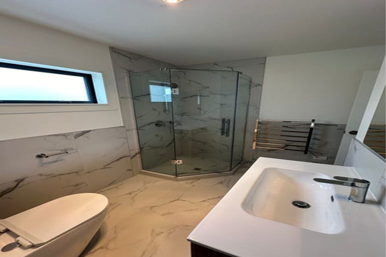 Photo of property in 60 Tiri Tiri Road, Birkdale, Auckland, 0626