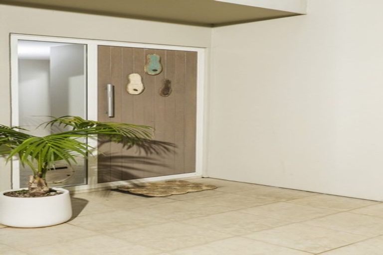 Photo of property in 17a The Strand, Takapuna, Auckland, 0622