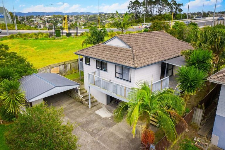 Photo of property in 2/20 Landsdale Place, Massey, Auckland, 0614