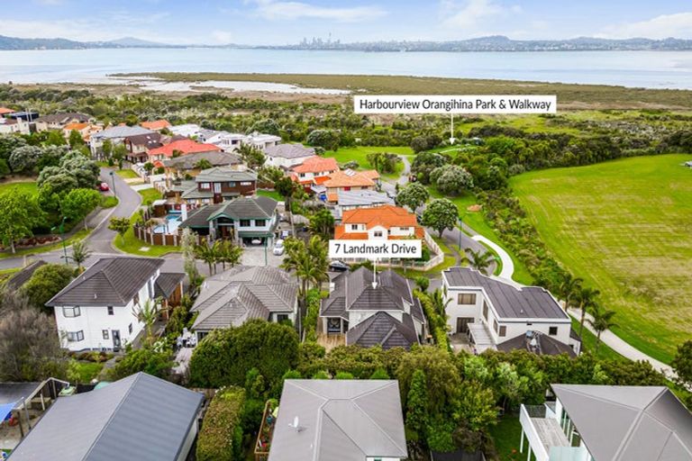 Photo of property in 7 Landmark Drive, Te Atatu Peninsula, Auckland, 0610