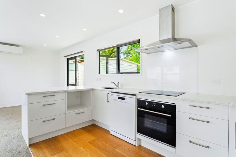 Photo of property in 129a Sunnyside Road, Sunnyvale, Auckland, 0612