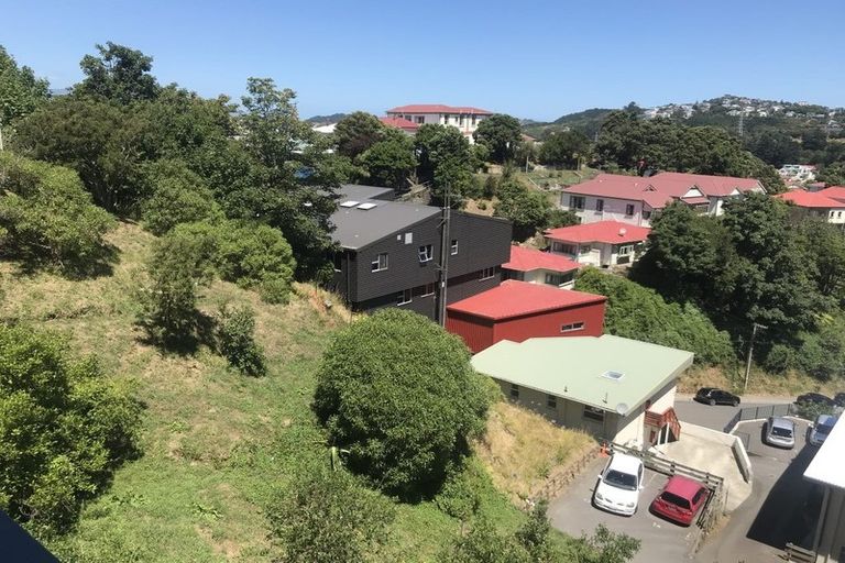 Photo of property in 2/93a Kelburn Parade, Kelburn, Wellington, 6012