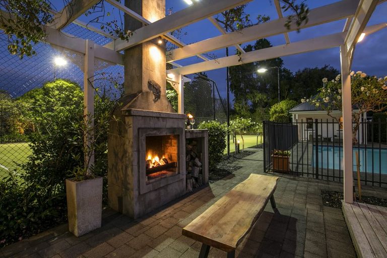 Photo of property in 9 Birchwood Grove, Greenhithe, Auckland, 0632