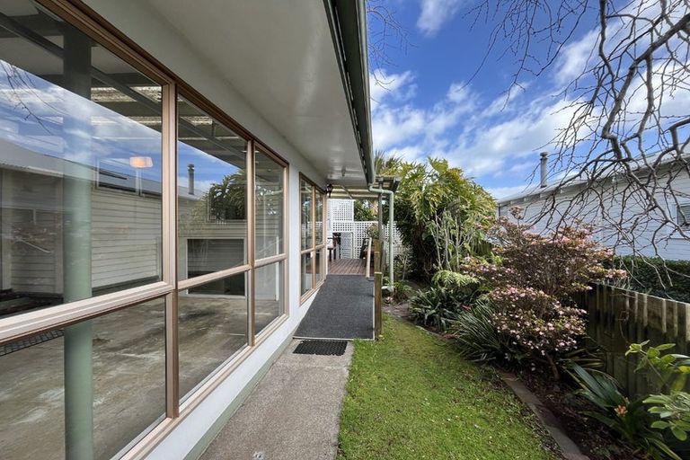 Photo of property in 43 Dorset Avenue, Westown, New Plymouth, 4310
