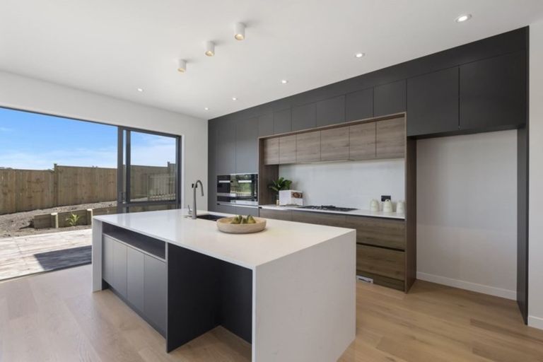 Photo of property in 8 Luff Place, Long Bay, Auckland, 0630