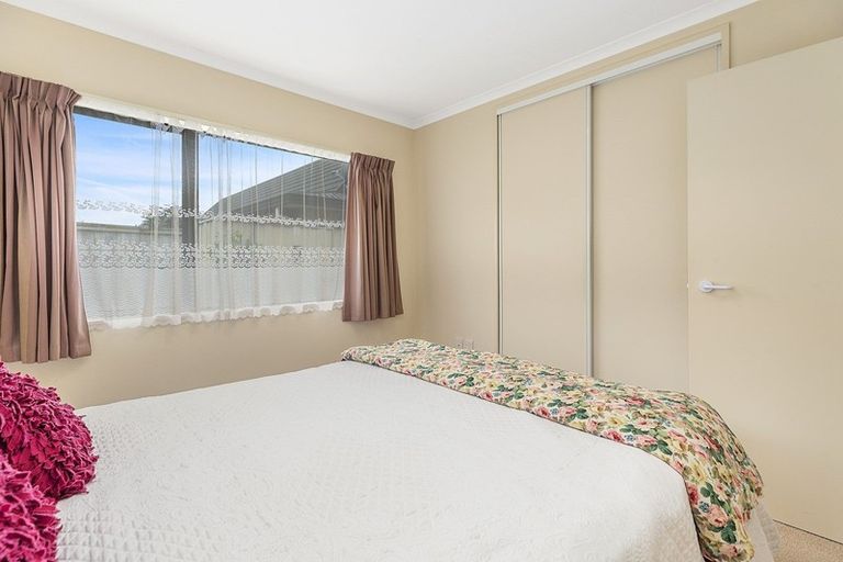 Photo of property in Redwood Village, 42/42 Main Road, Tawa, Wellington, 5028