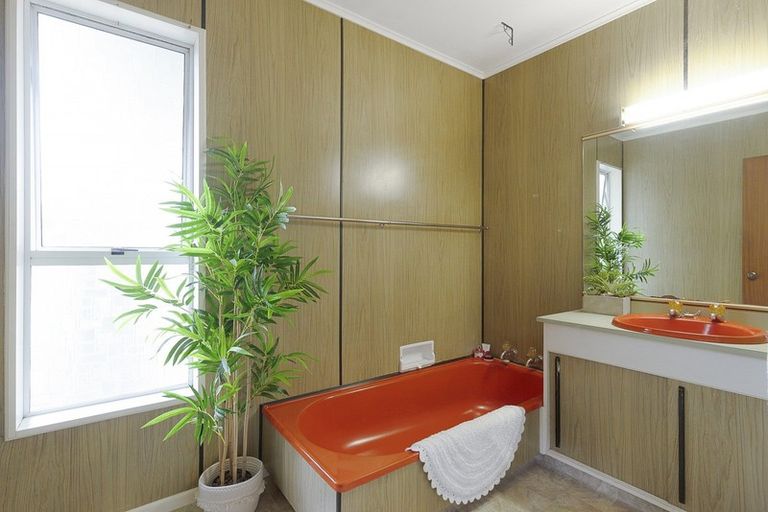 Photo of property in 28 Weka Road, Raumati Beach, Paraparaumu, 5032