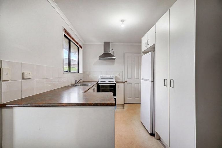 Photo of property in 11 Plumstead Rise, Glen Eden, Auckland, 0602