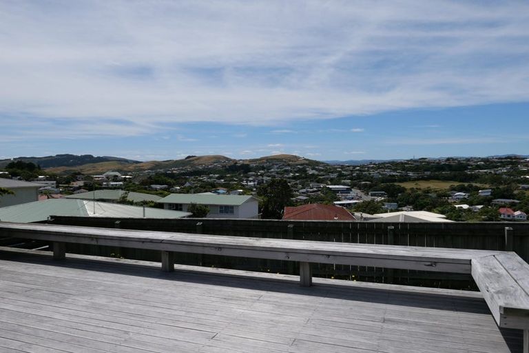 Photo of property in 12 Fitzpatrick Street, Newlands, Wellington, 6037