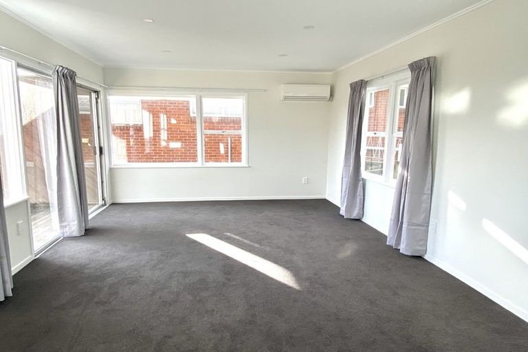 Photo of property in 27 Brunton Place, Glenfield, Auckland, 0629