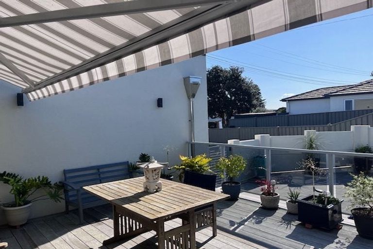 Photo of property in 79 Charles Street, Westshore, Napier, 4110