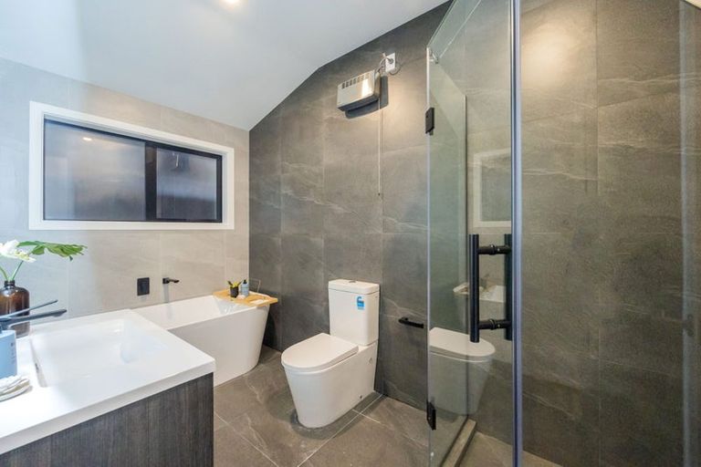 Photo of property in 18 Madden Avenue, Kumeu, 0810