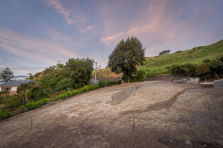 Photo of property in 2/4 The Brae, Mount Pleasant, Christchurch, 8081