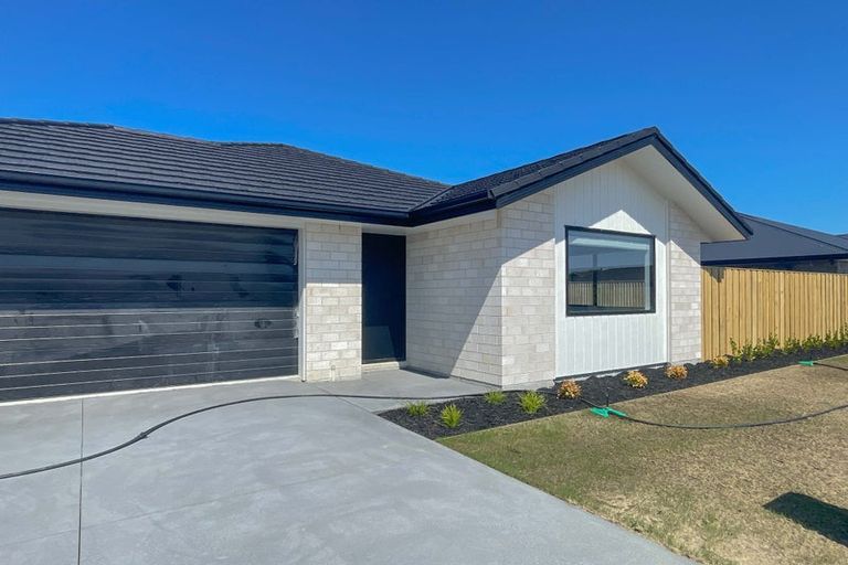 Photo of property in 16 Wexford Crescent, Halswell, Christchurch, 8025