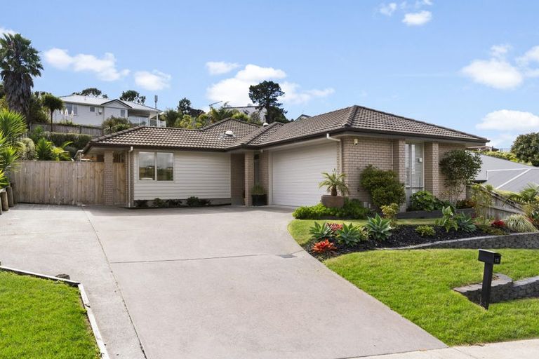 Photo of property in 15 Waldorf Crescent, Orewa, 0931