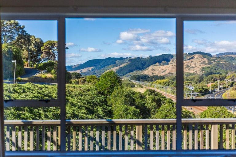 Photo of property in 76 Tilley Road, Paekakariki, 5034