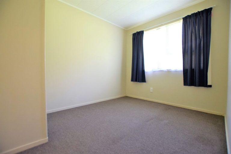 Photo of property in 11 Mile Place, Henderson, Auckland, 0612