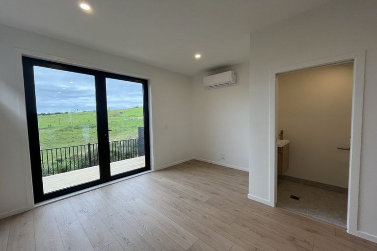 Photo of property in 8/23 Makomako Drive, Orewa, 0931