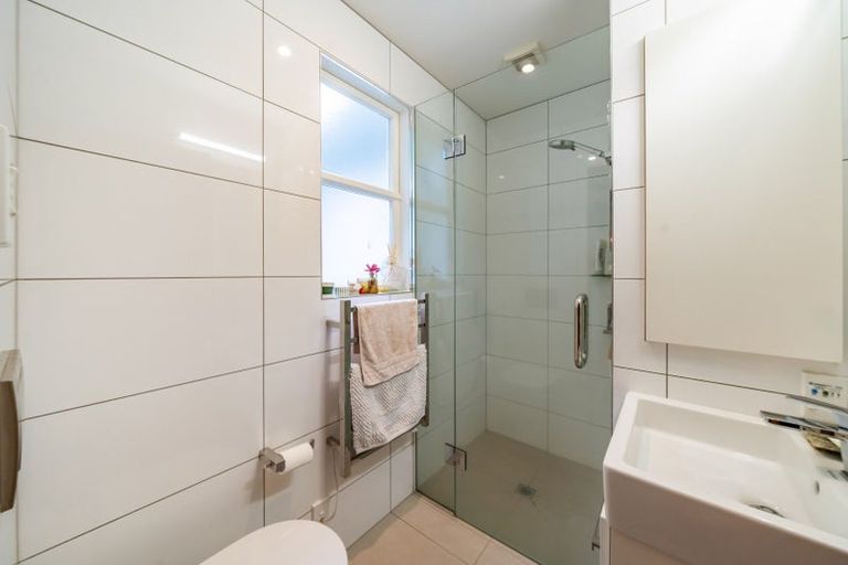 Photo of property in 42 Pretoria Road, Karaka Bays, Wellington, 6022