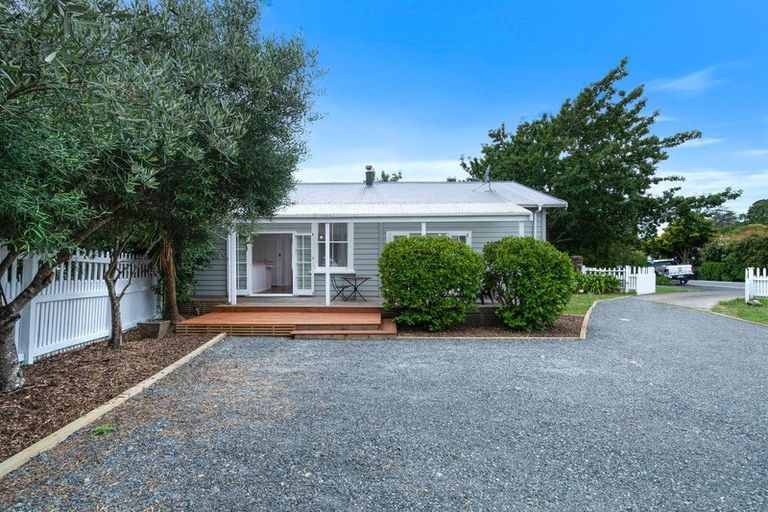 Photo of property in 221 Henderson Valley Road, Henderson, Auckland, 0612