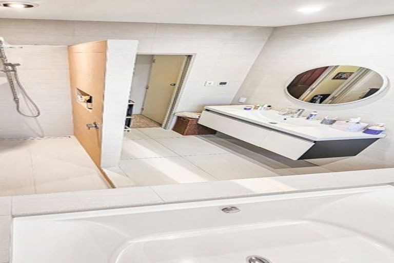 Photo of property in 111 Thompson Road, Bluff Hill, Napier, 4110