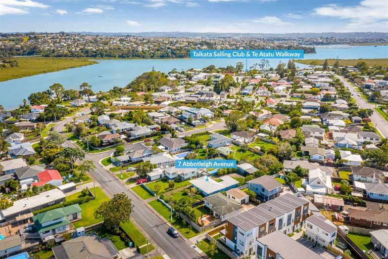 Photo of property in 7 Abbotleigh Avenue, Te Atatu Peninsula, Auckland, 0610